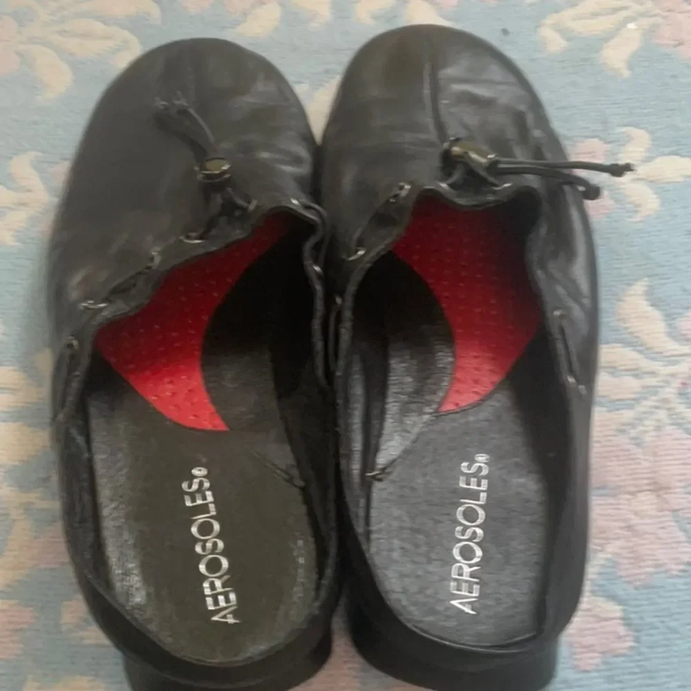 Aerosoles Sz 8.5 Leather Reinforced Toe Slides with Rubber Bottom! - Picture 2 of 6